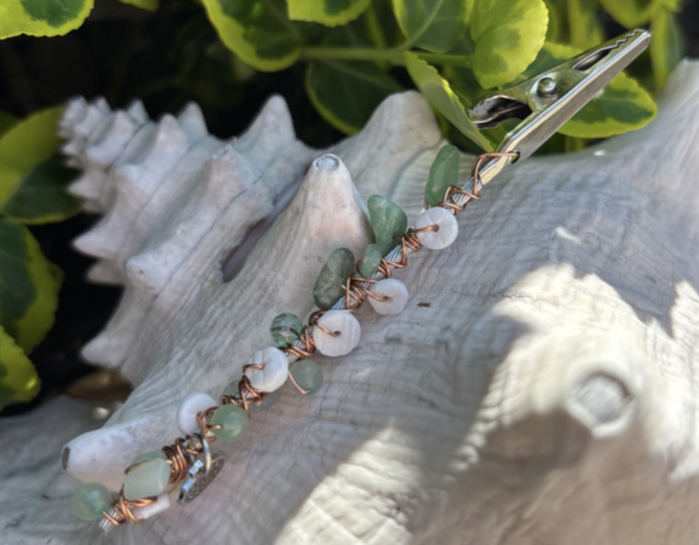 Photograph of product: Green Adventurine & Shell Roach Clip