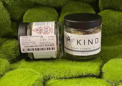 Photograph of product: Pre Pack | Wedding Cake | Bee Kind - 3.5g