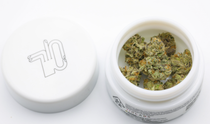 Photograph of product: 710 Labs Cake Crasher Flower - 3.5g