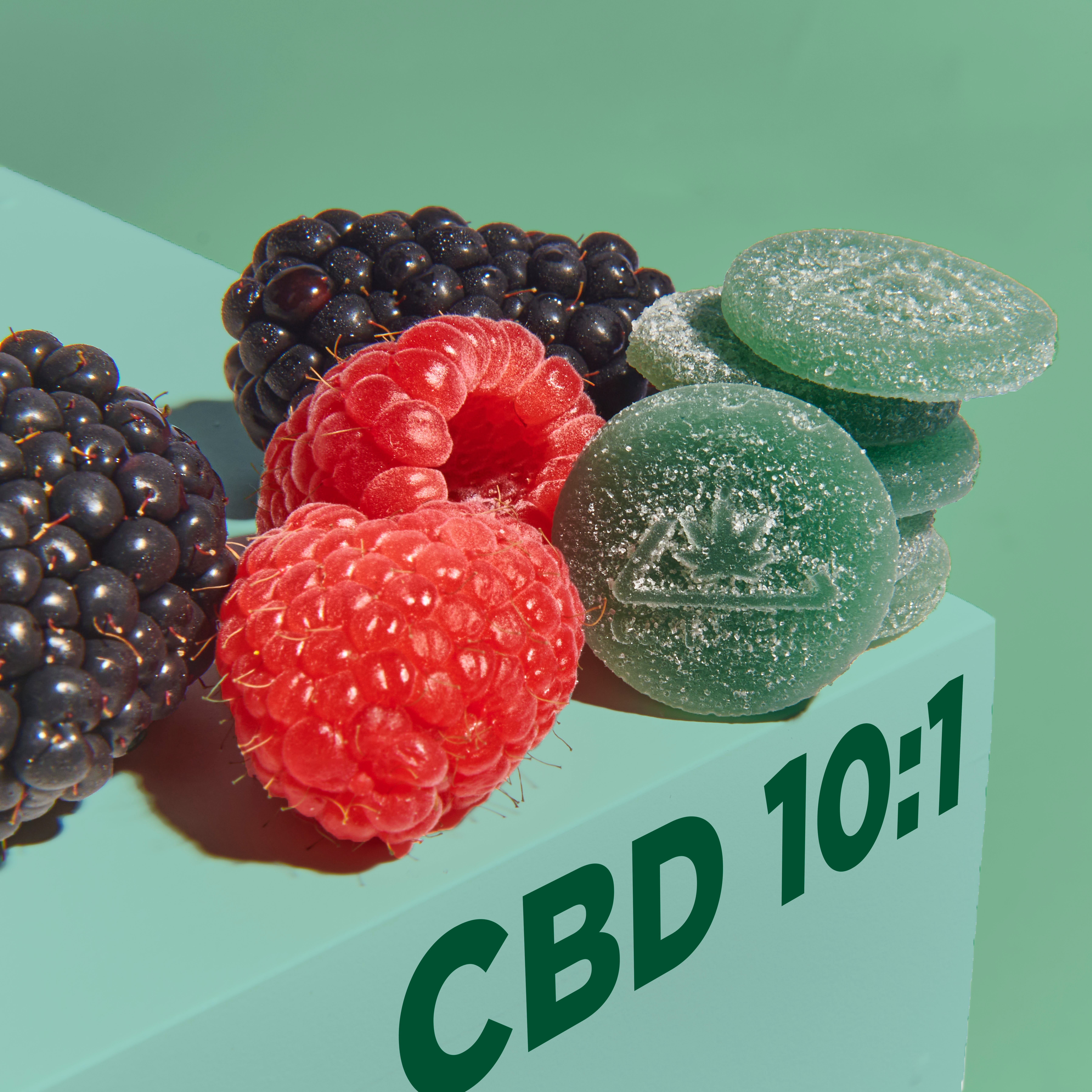 Photograph of product: Blue Raspberry 10:1 CBD:TH-oui FS Chews | 20pk | 100mg