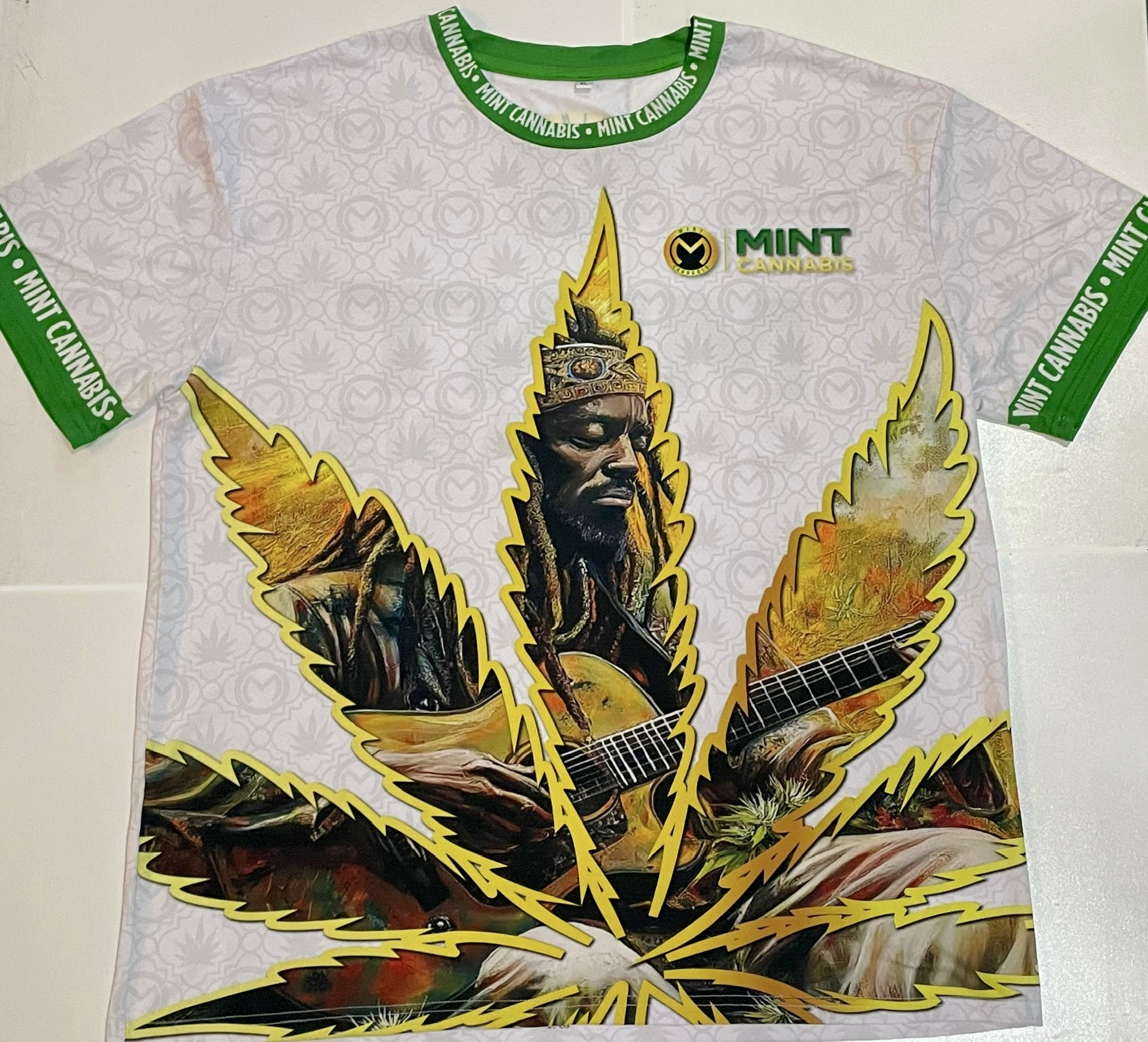 Photograph of product: Mint - White - Ziggy Leaf (3XL)