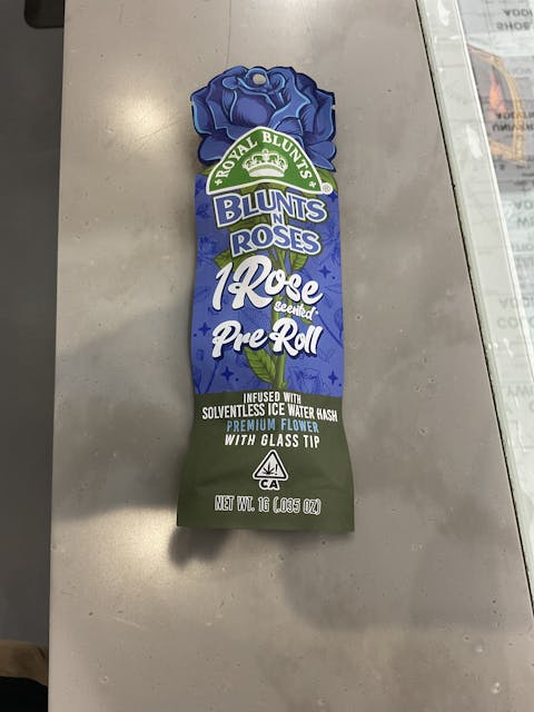 Photograph of product: Blunts N Roses - Cookies N' Cream x Moroccan Peaches [H] (1g) - 