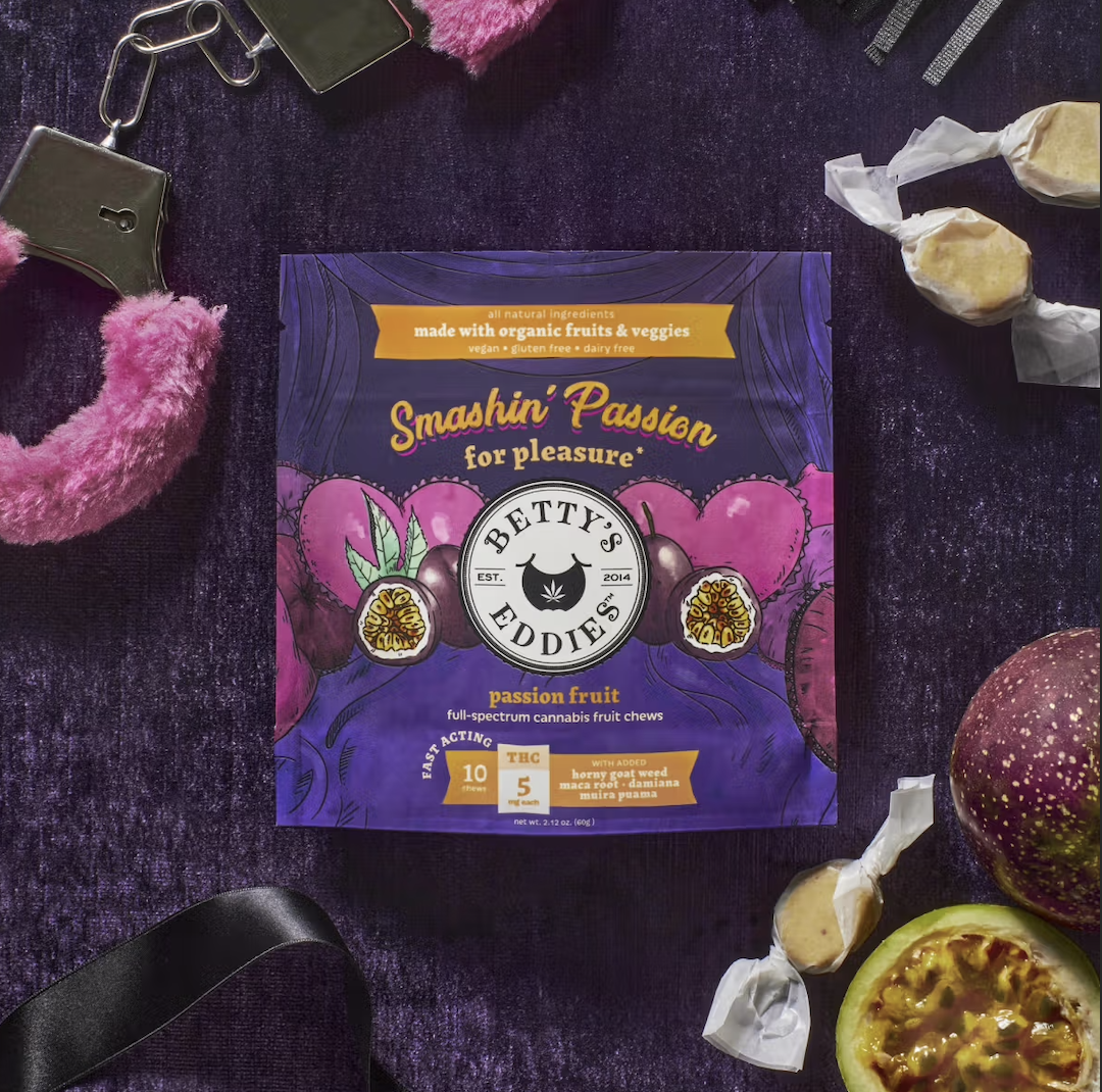 Photograph of product: Betty's Eddies SMASHIN' PASSION Fruit Chews 10pack