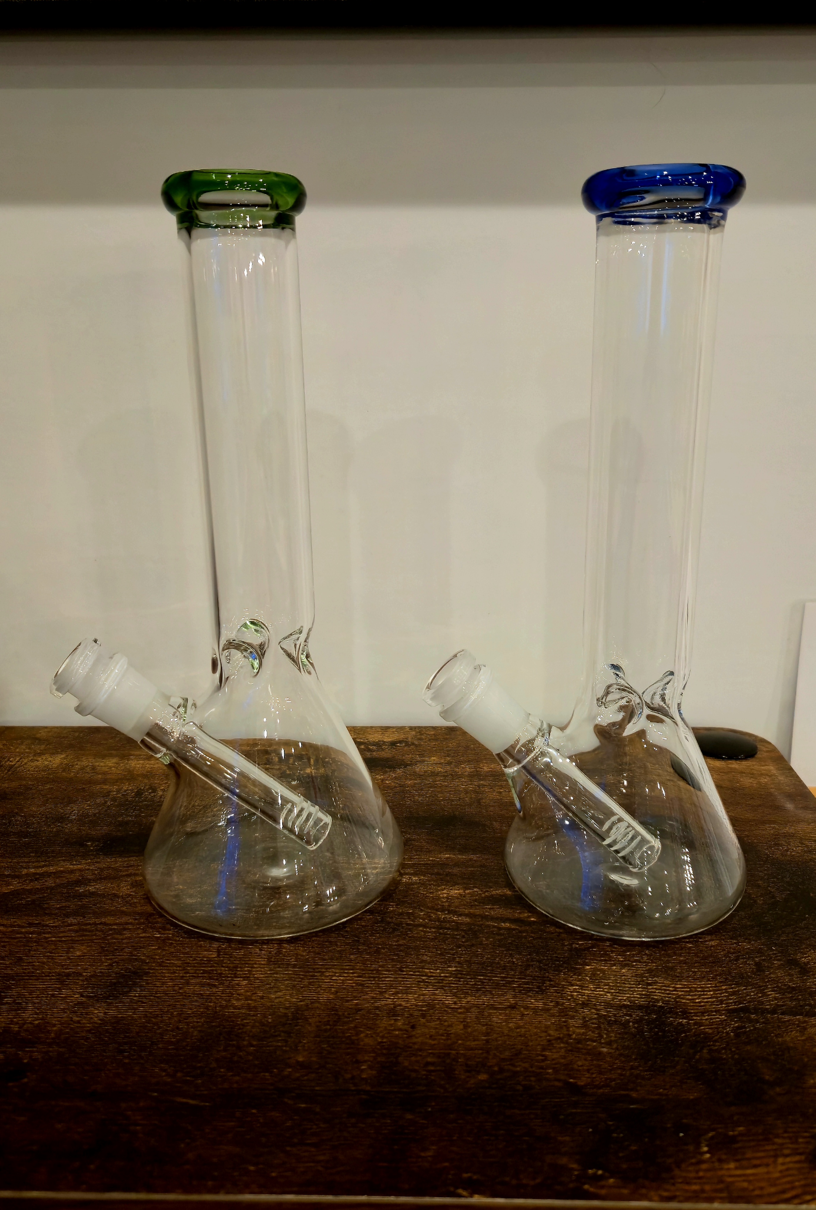 Photograph of product: Bong - 10" Color Lip Glass Beaker Bong