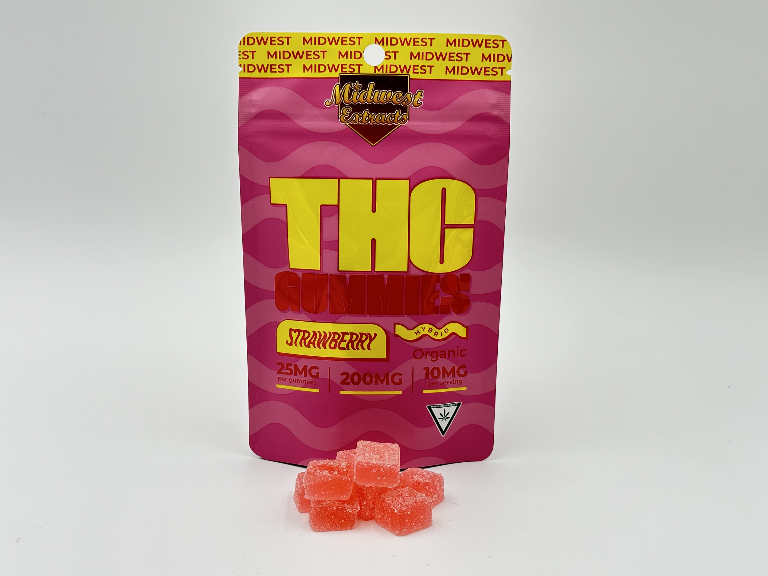 Photograph of product: Midwest Extracts 200mg Gummies Strawberry