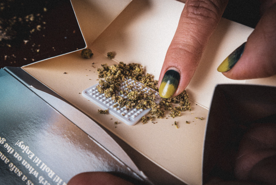 Photograph of product: King Size Paper Pack with Grinder