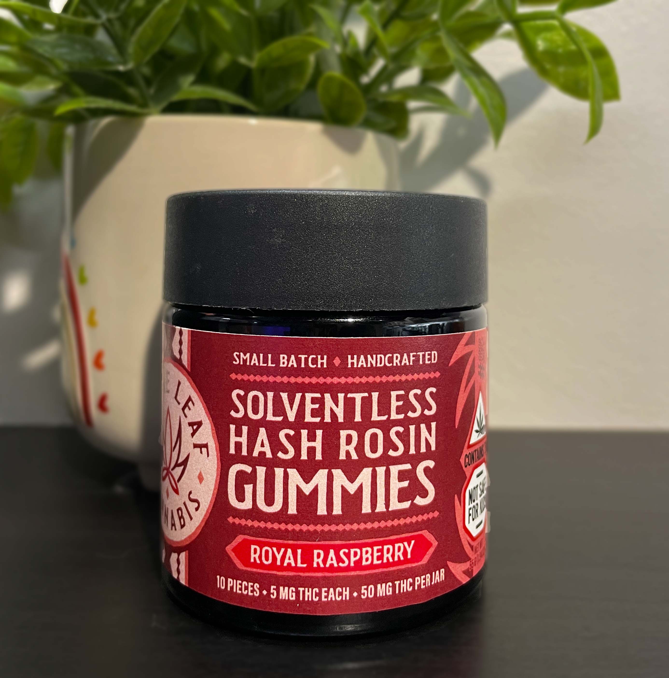 Photograph of product: Royal Raspberry au chocolat Rosin Gummies
