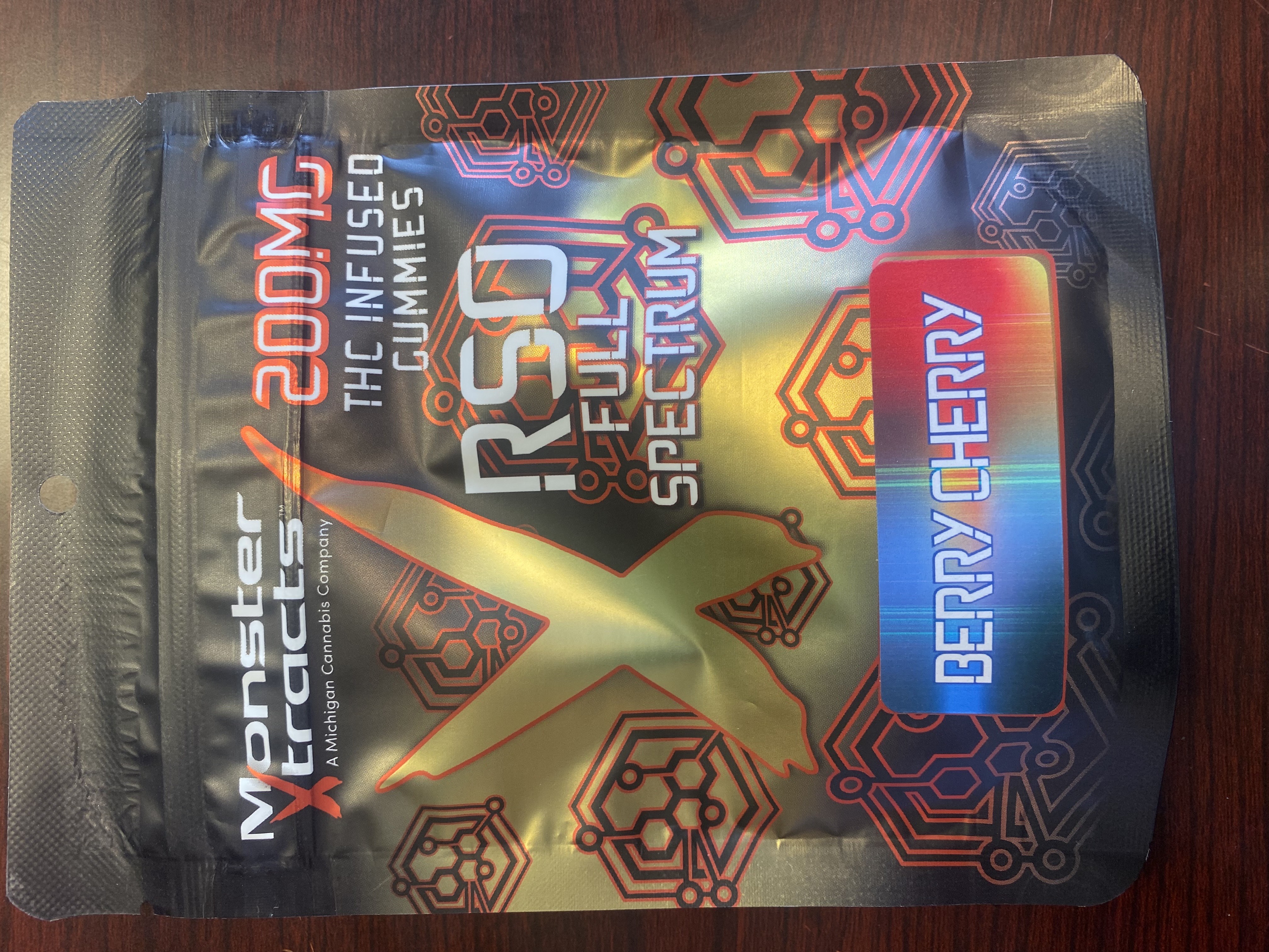 Photograph of product: Monster Xtracts - Berry Cherry - 200mg RSO Gummies (10x20mg)