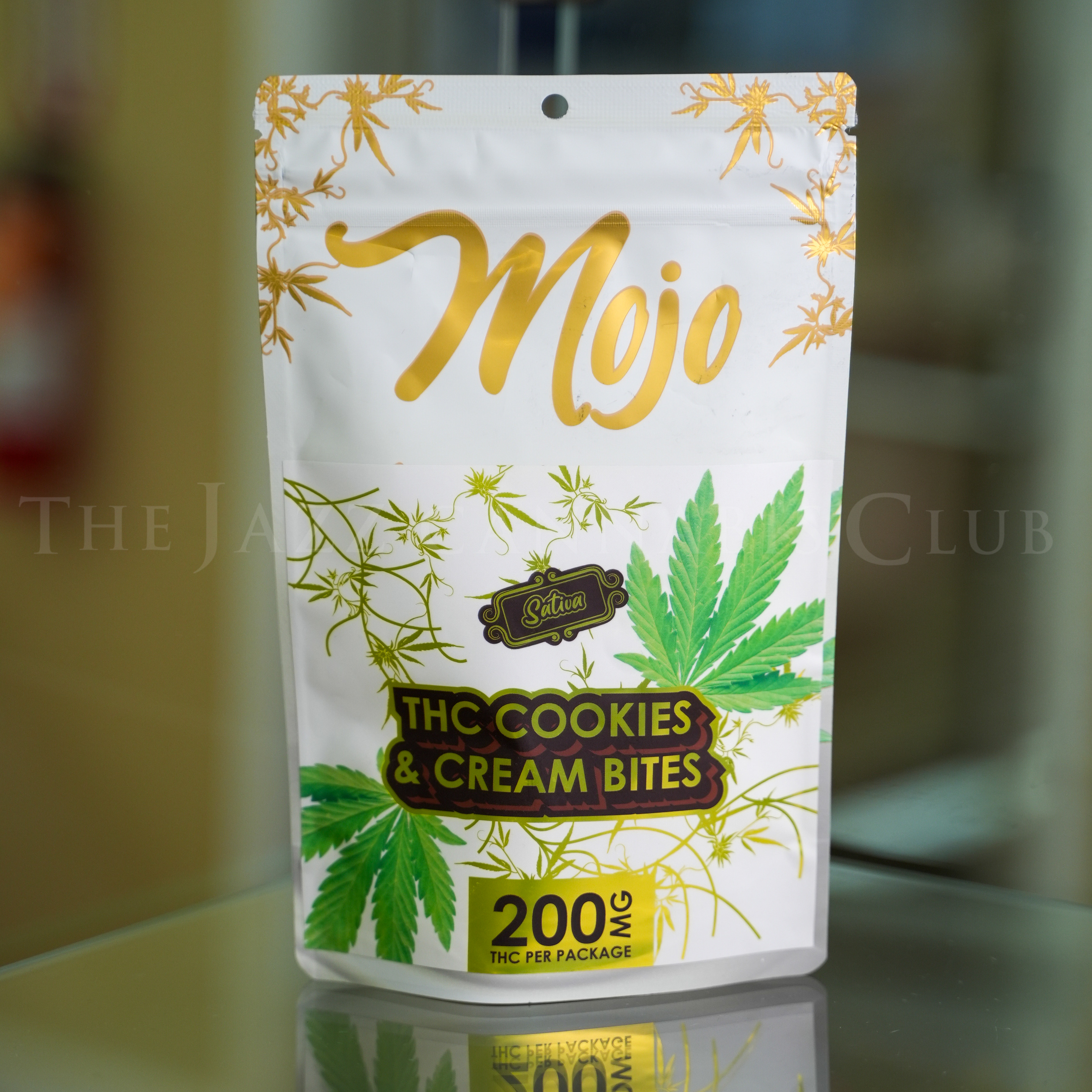 Photograph of product: Mojo - Cookies & Cream Chocolates Bites 200mg (Oui'd)