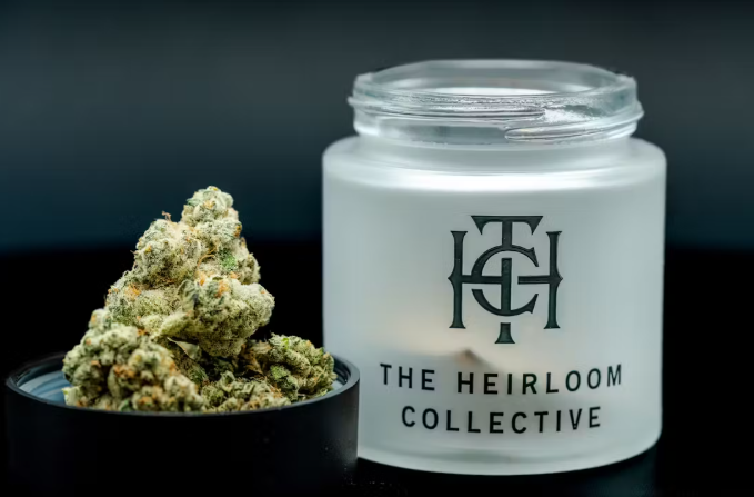 Photograph of product: Heirloom Collective Zour Apple - 3.5g