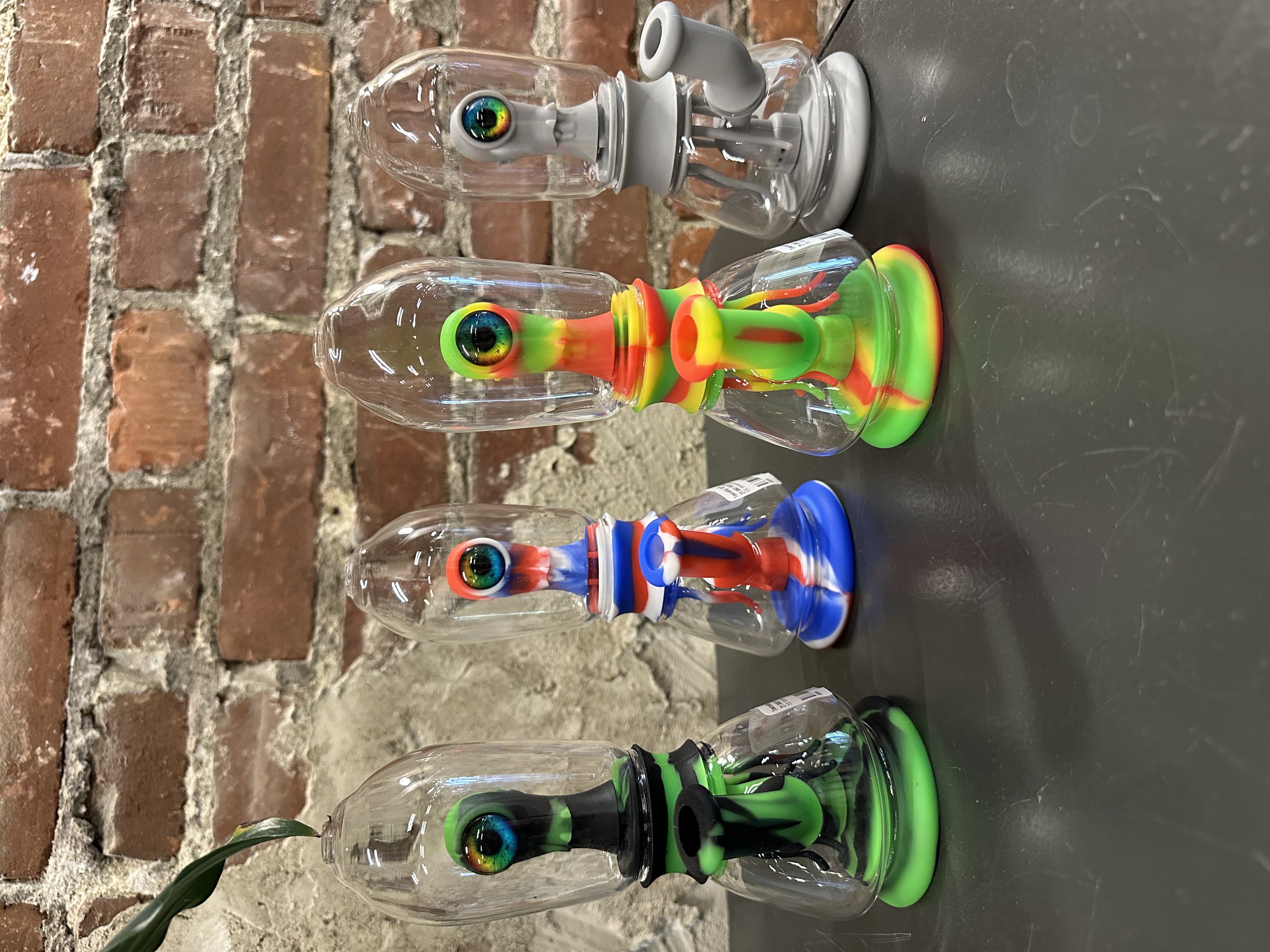Photograph of product: 7.5" Silicone Cyclops Bong
