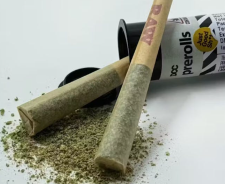 Photograph of product: DMC DCC Bold Edition Blackberry Kush 0.5g Diamond Infused Pre-Roll 2pk (~1g)