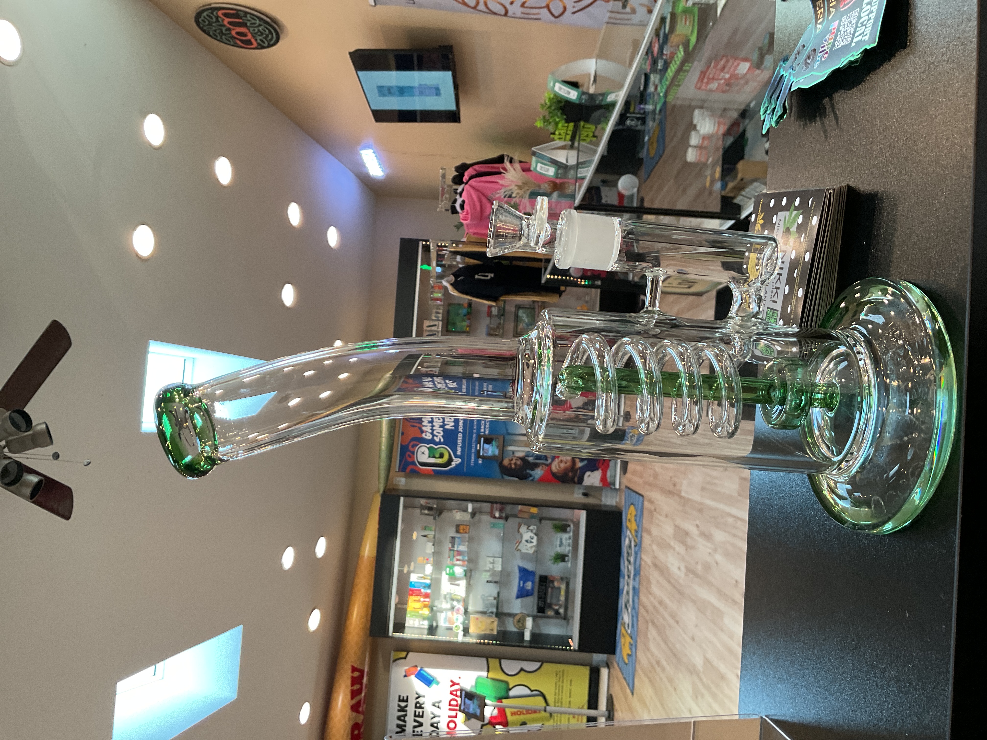 Photograph of product: Green Lip Large Spiral 13 Water BONG