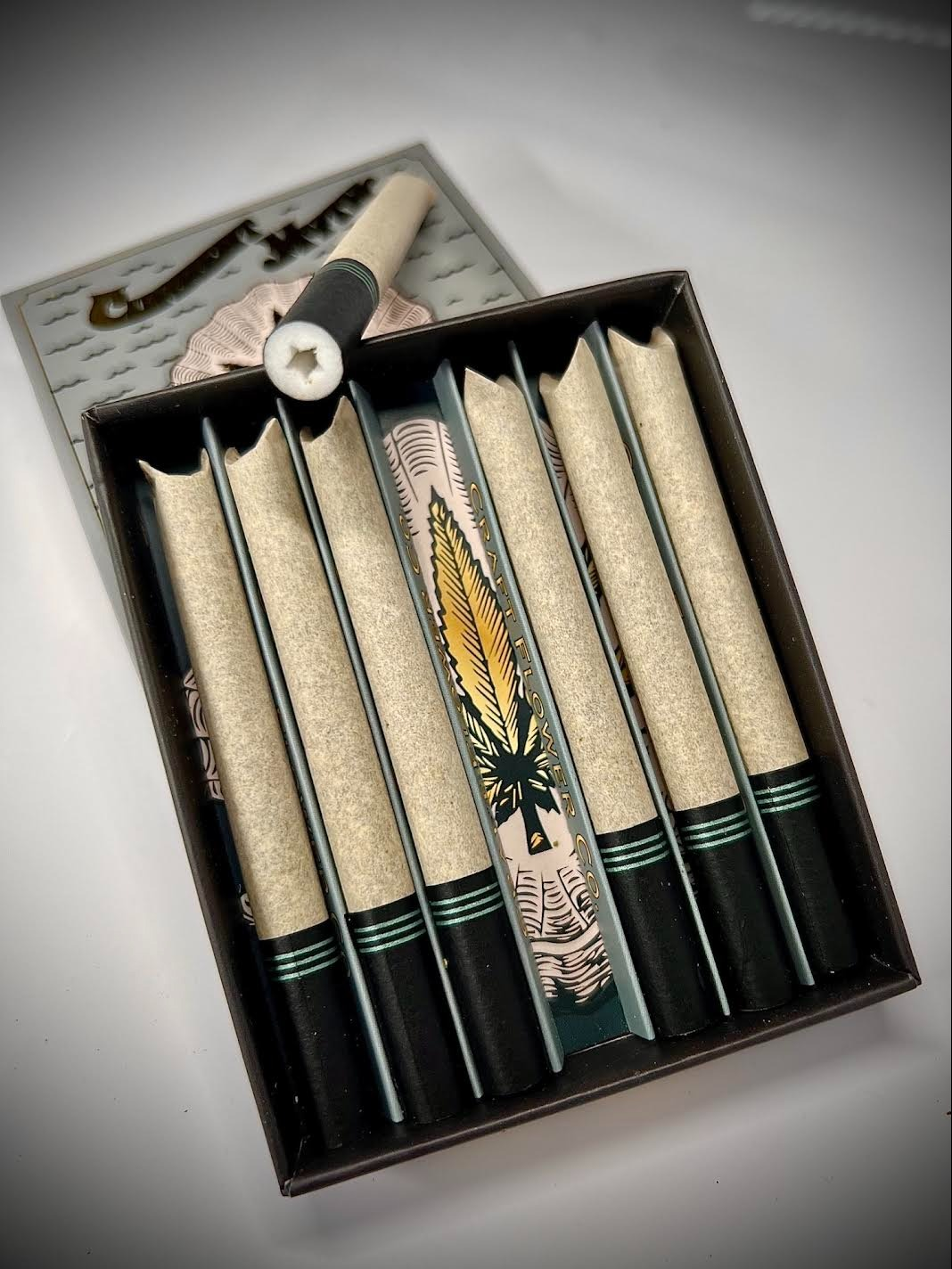 Photograph of product: Pre-Roll Pack Jealousy (7 single pre-rolls)