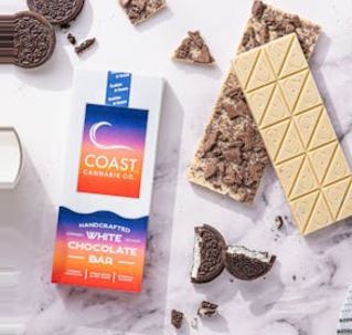 Photograph of product: Coast Cookies & Cream White Chocolate Bar 100mg
