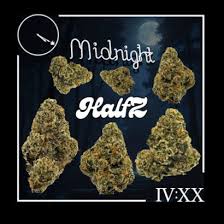 Photograph of product: Midnight Snack Flower - 3.5g - Four20