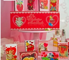 Photograph of product: Vintage Valentines Day Match Set