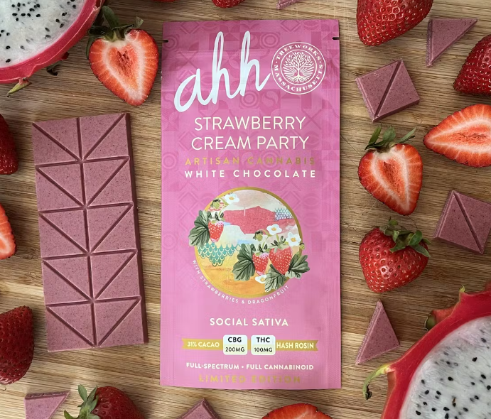 Photograph of product: Ahh Strawberry Cream Party 100mg Chocolate Bar