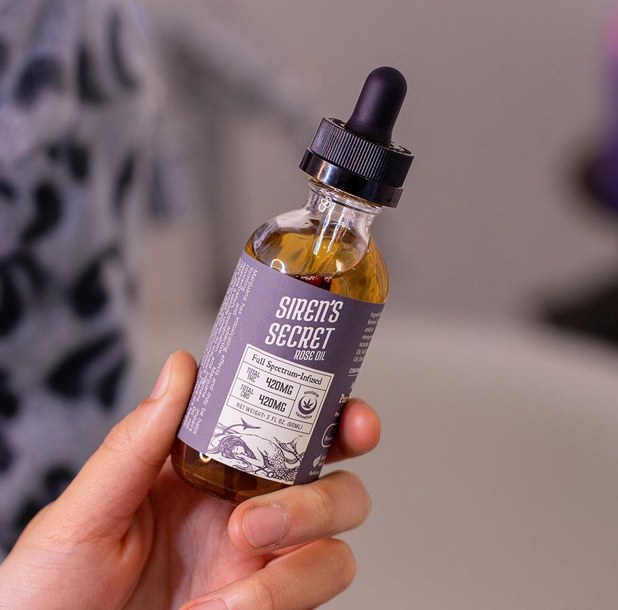 Photograph of product: Siren's Secret Rose Oil 420mg 1:1