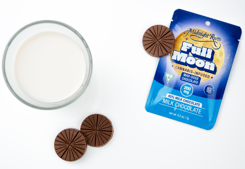 Photograph of product: Milk Chocolate | 200mg x 1pk | Full Moon | Midnight Roots