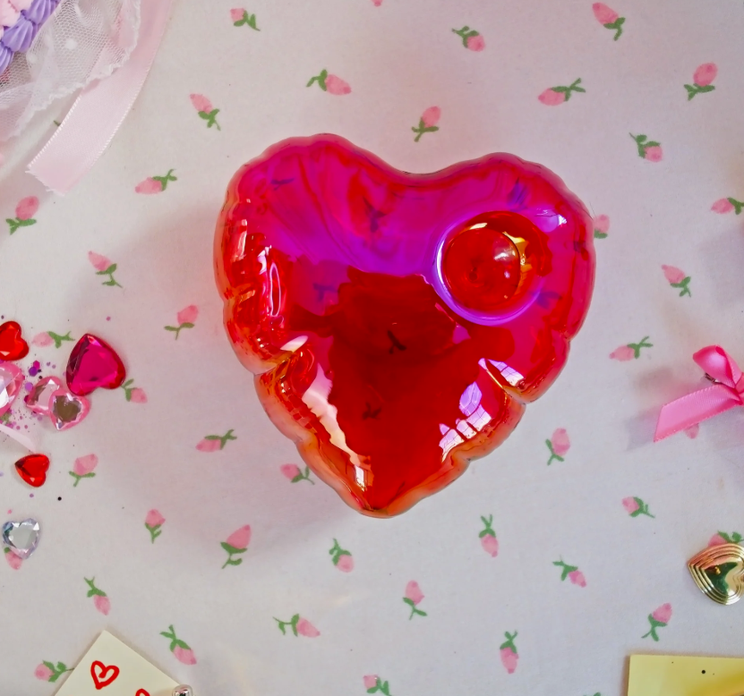 Photograph of product: Balloon Heart Pipe