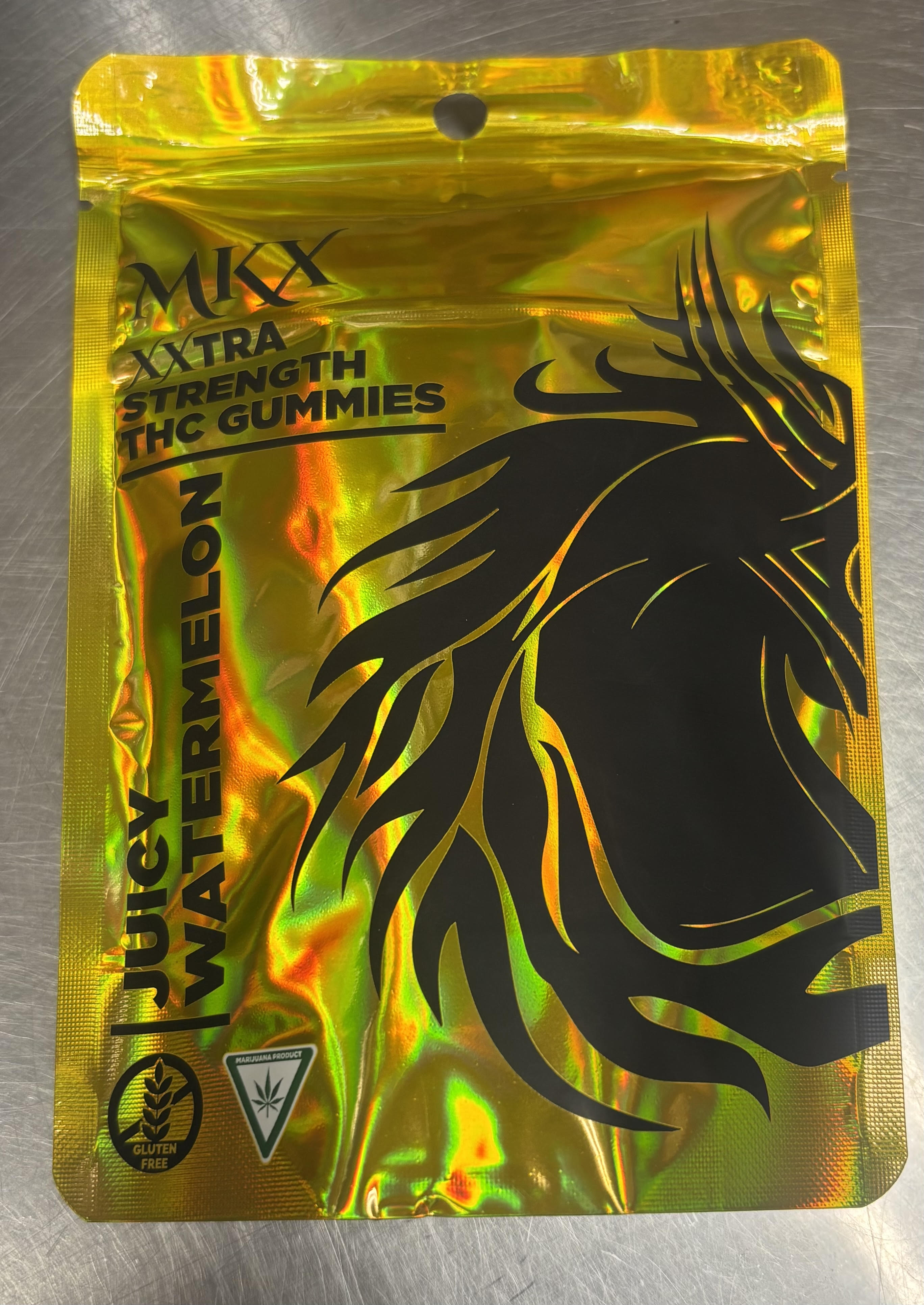 Photograph of product: MKX 200mg Juicy Watermelon Gummies