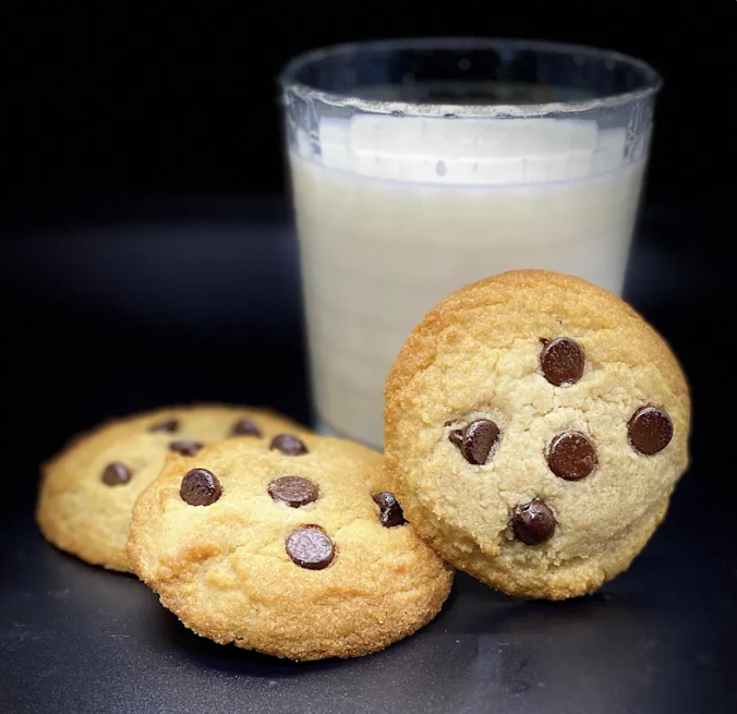 Photograph of product: Medible Delights Mini Chocolate Chip Cookies