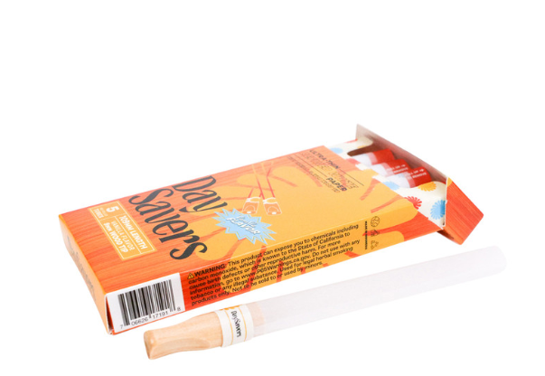 Photograph of product: DAYSAVERS KING SIZE PREROLLED TUBES W/ VANILLA FLAVORED WOOD FILTER TIP 5PK