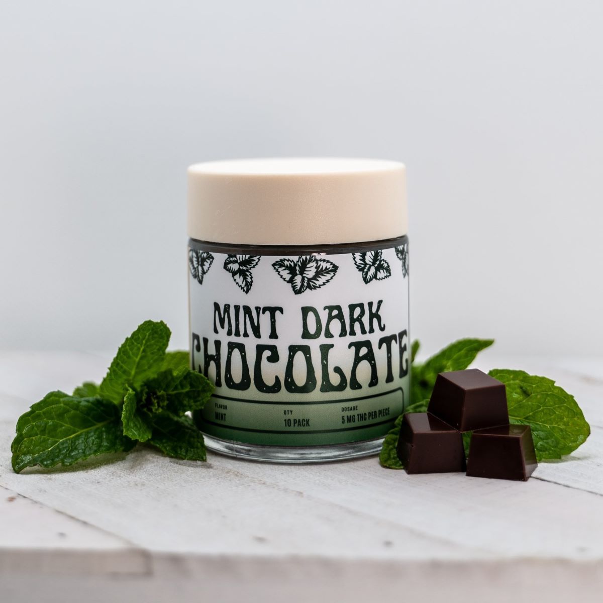 Photograph of product: Highly Rooted | Mint Dark Chocolate 20pk/5mg | 100mg TH-oui