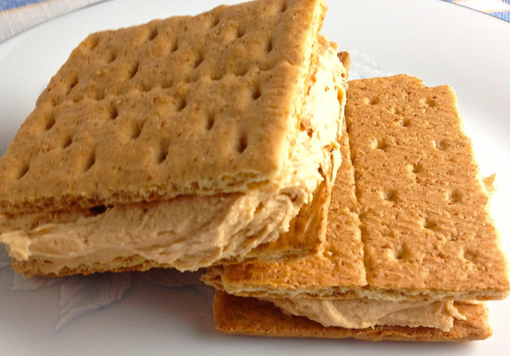 Photograph of product: (22700) 100mg Graham Cracker Peanut Butter Cream Cookie Sandwiches