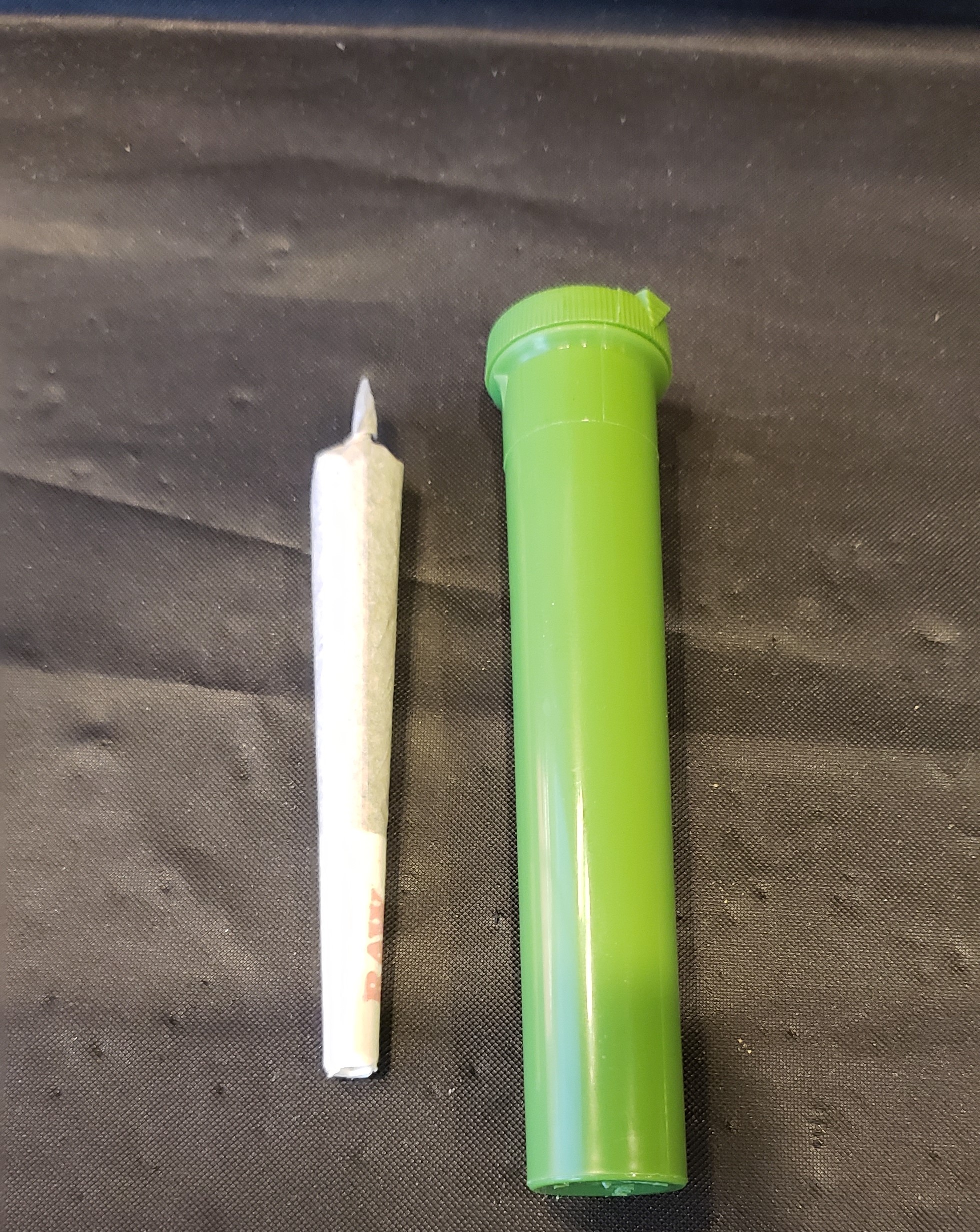 Photograph of product: **.5g Usable Oui'd Preroll - Mendo Breath - GREEN LEAF SPECIAL