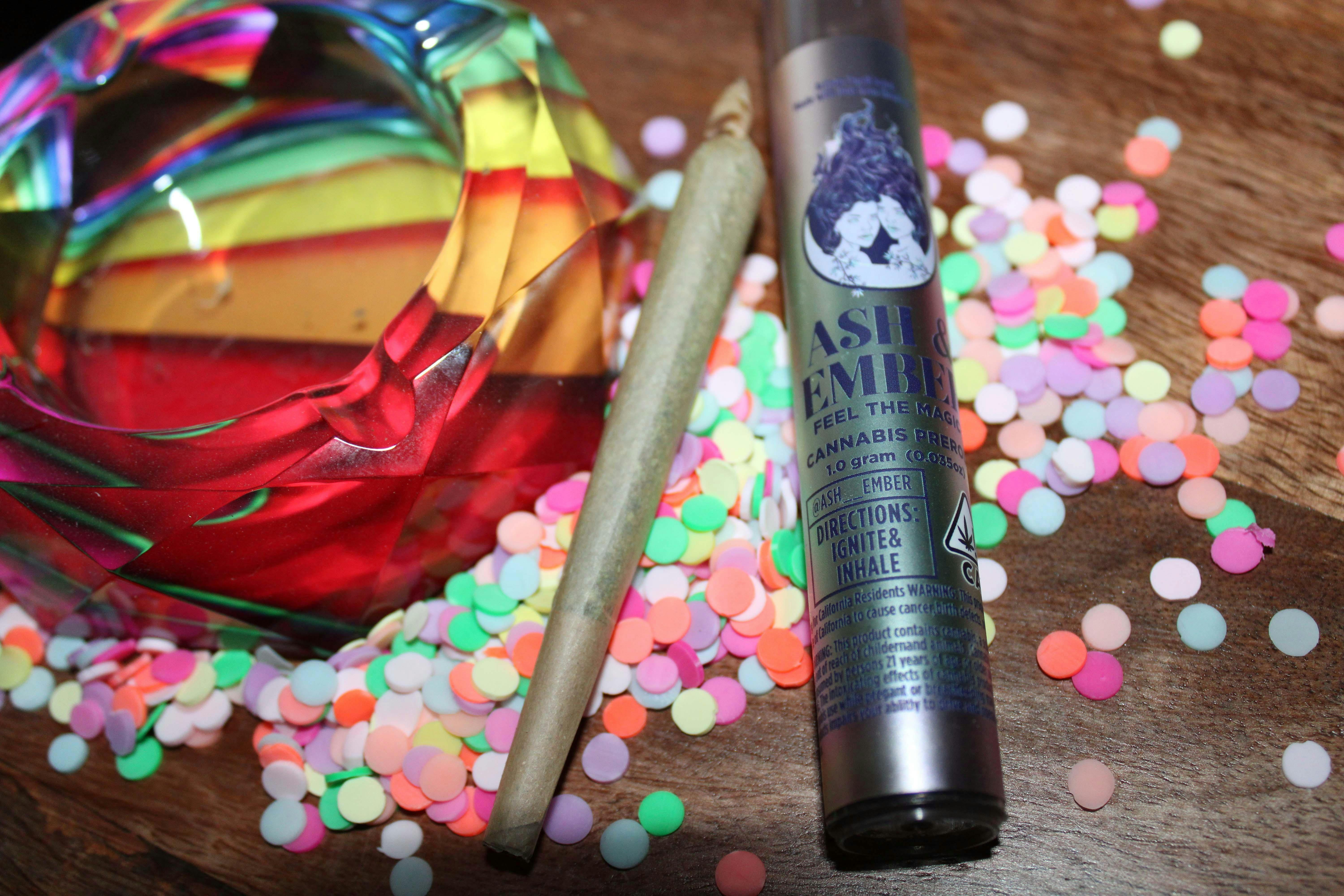 Photograph of product: ASH & EMBER | BERRY JANE | Pre-Roll | 1 Gram | 27.53%TH-oui | Oui'd |