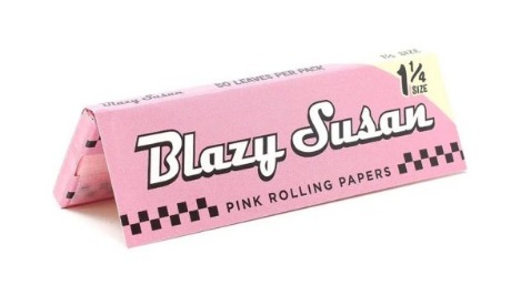 Photograph of product: Blazy Susan 1 1/4 Rolling Papers (Pink)