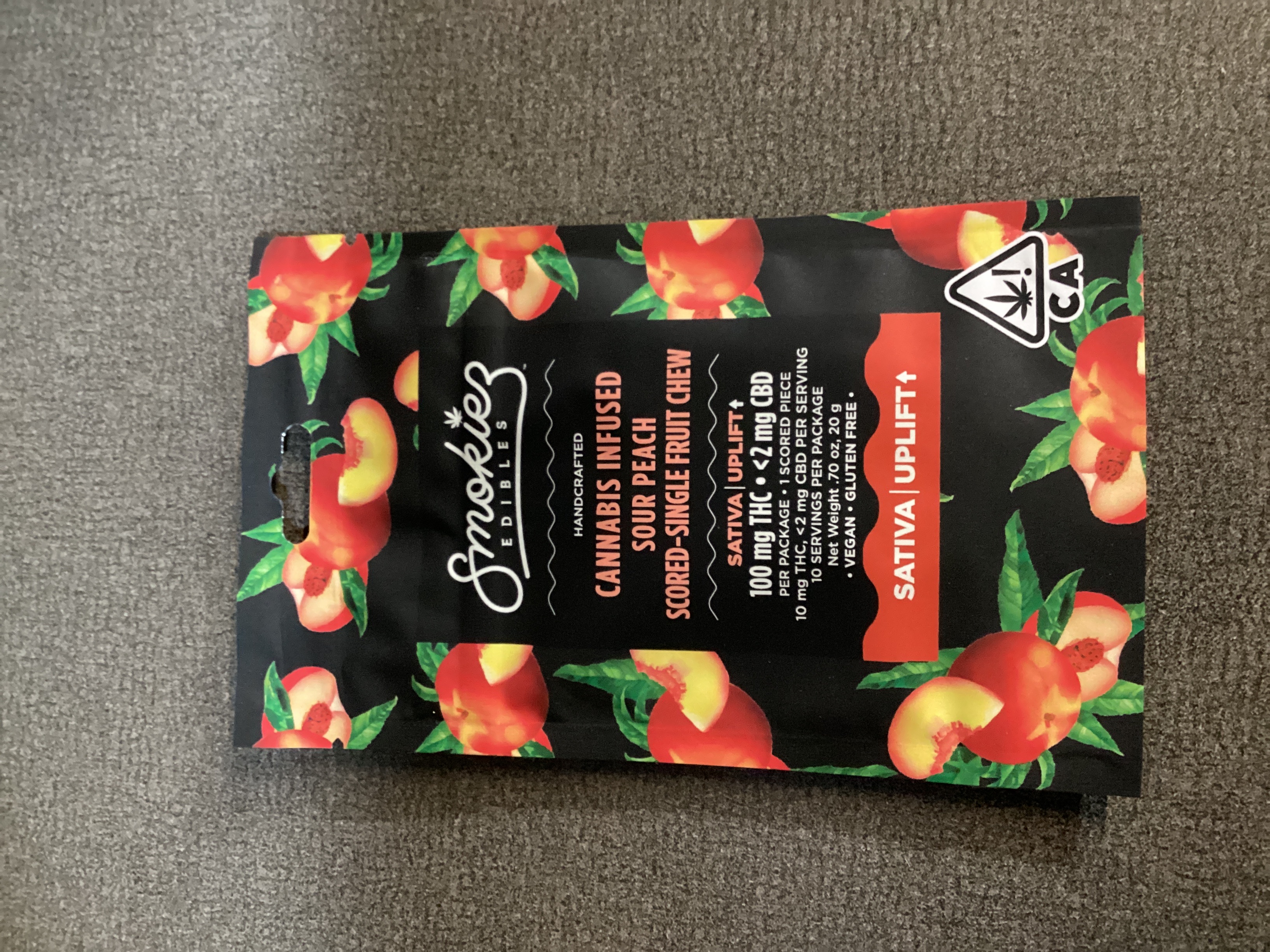 Photograph of product: SMOKIEZ - SOUR PEACH SCORED SINGLE GUMMY 100MG
