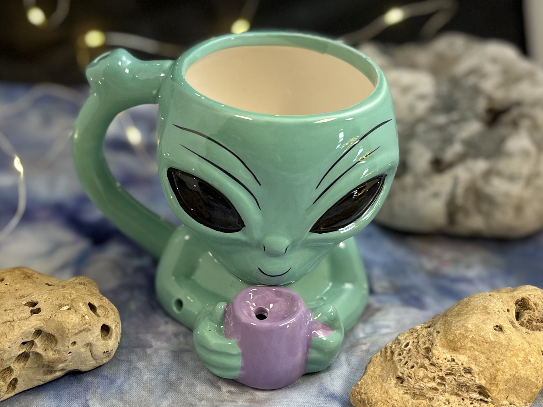 Photograph of product: Alien Ceramic Mug Pipe