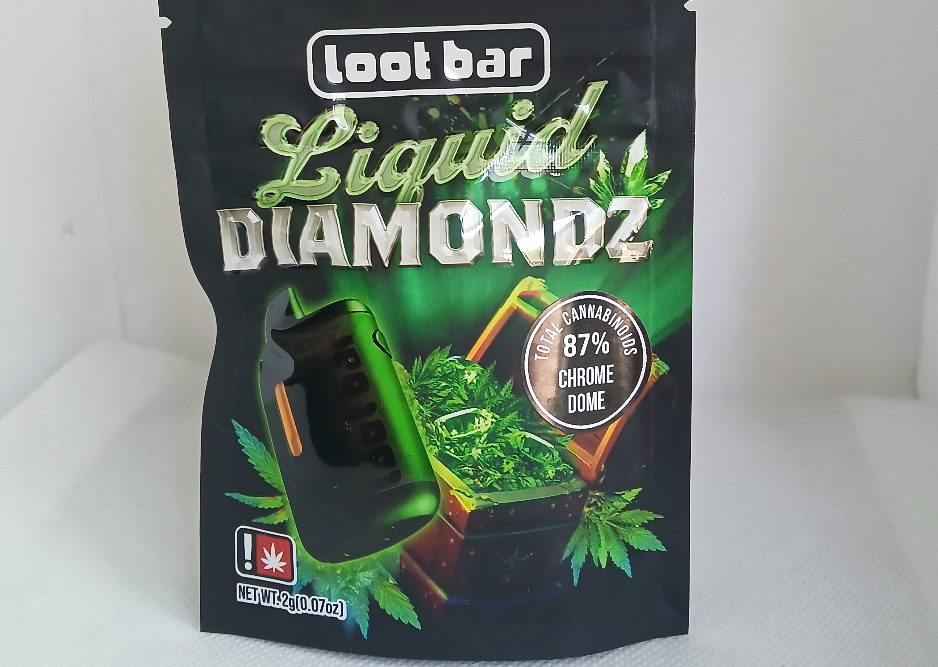 Photograph of product: LOOT BAR - DISPOSABLE - LIQUID DIAMONDZ - 2G - HYBRID - CHROME DOME