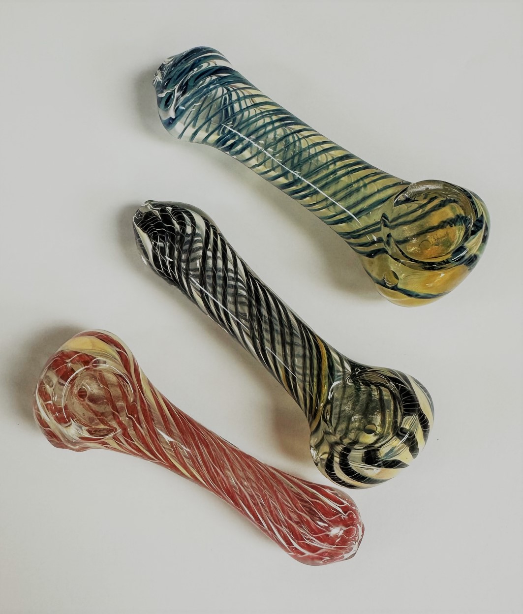 Photograph of product: Pipe - 4" Swirls Ribbon Hand Pipe