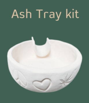 Photograph of product: Pottery Kit | Jade Iguana | Ash tray