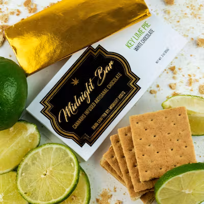 Photograph of product: Midnight Roots White Chocolate Bar 200mg Key Lime Pie