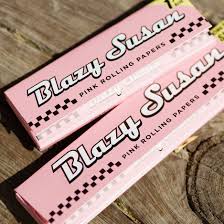 Photograph of product: Blazy Susan | Rolling Papers | King Size  | 200386