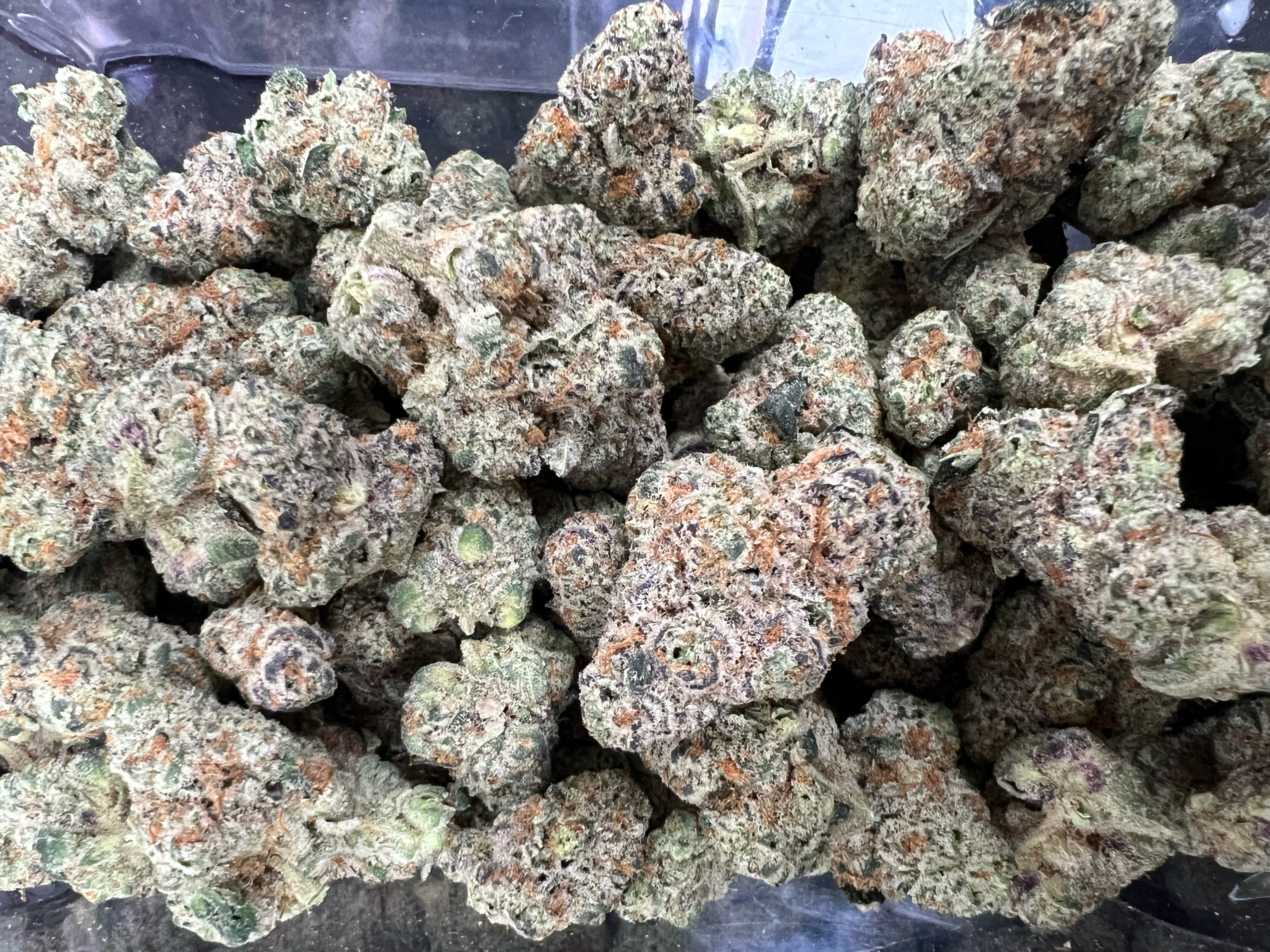 Photograph of product: Peninsula Gardens- Glitter Bomb (H-I) (Deli) 30% - 28g