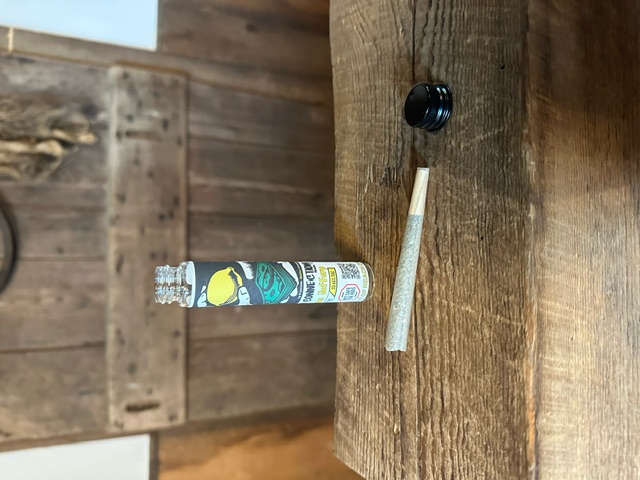 Photograph of product: Oui'd Connections  Lemon Jeffrey Pre roll