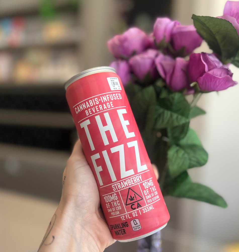 Photograph of product: The Fizz - Strawberry Sparkling Water 0 cal - 100mg Beverage