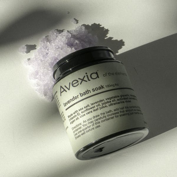 Photograph of product: Avexia Lavender Salt Soak (100mg) TH-oui