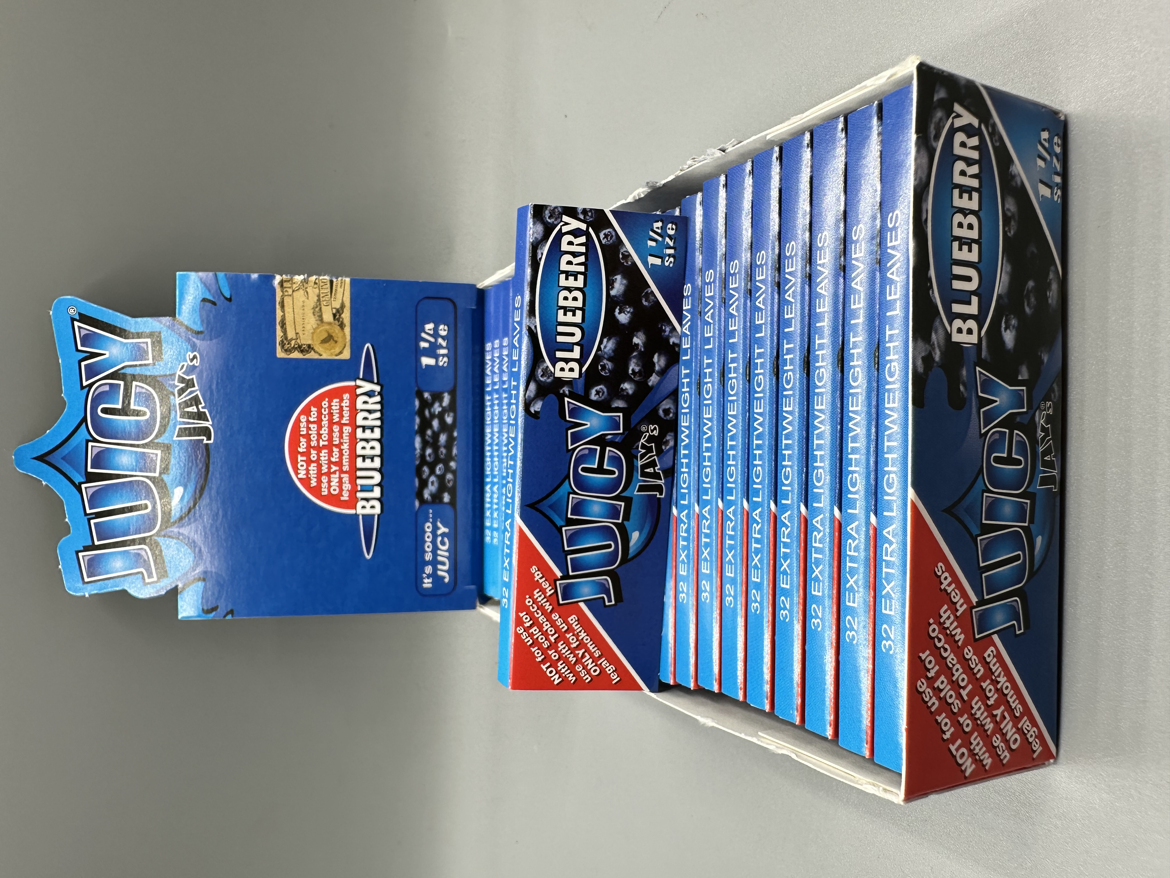 Photograph of product: Grape 1 1/4 Papers | Juicy Jay's