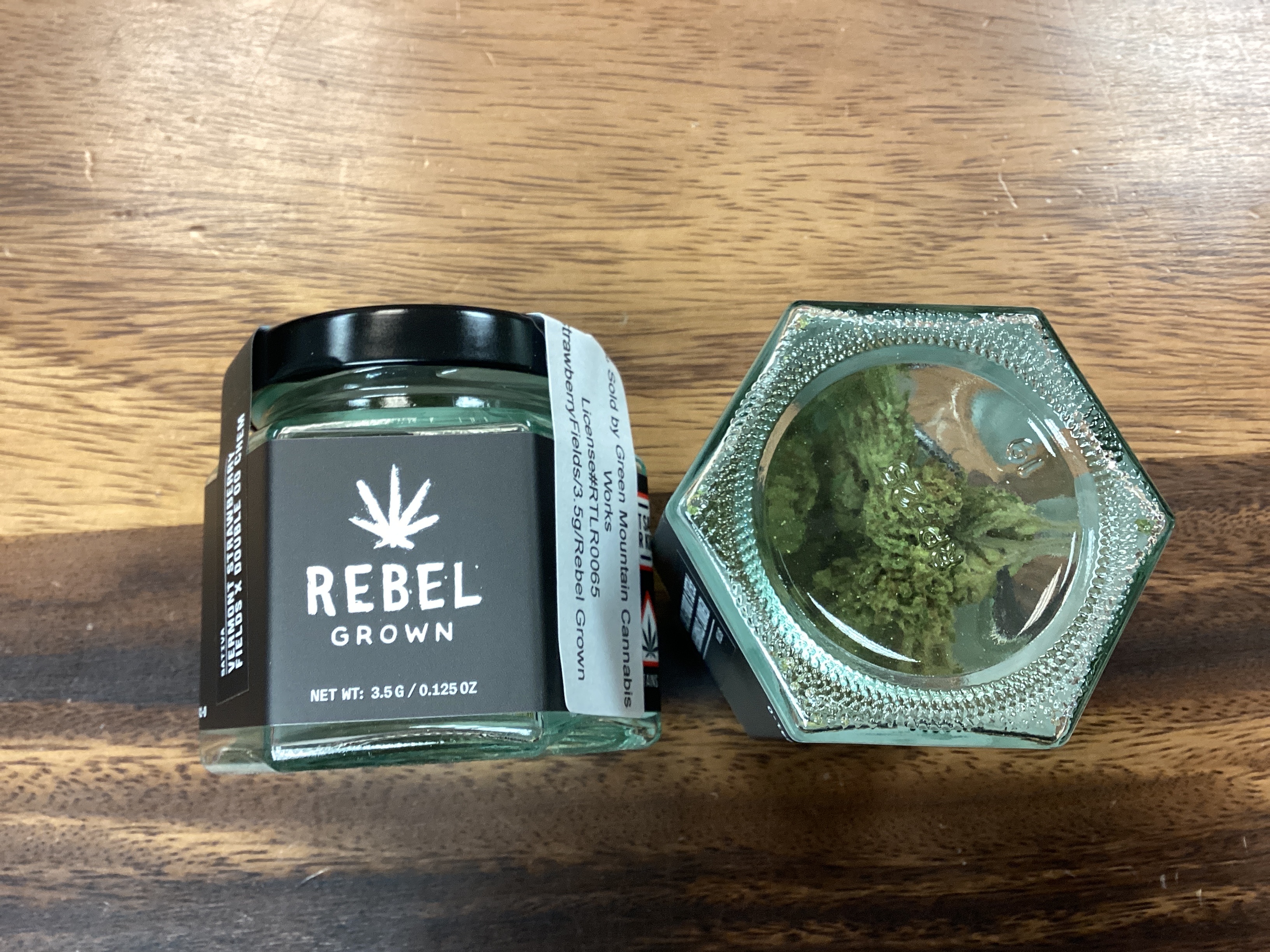 Photograph of product: Vt Strawberry fields X Double Og Chem - 3.5g