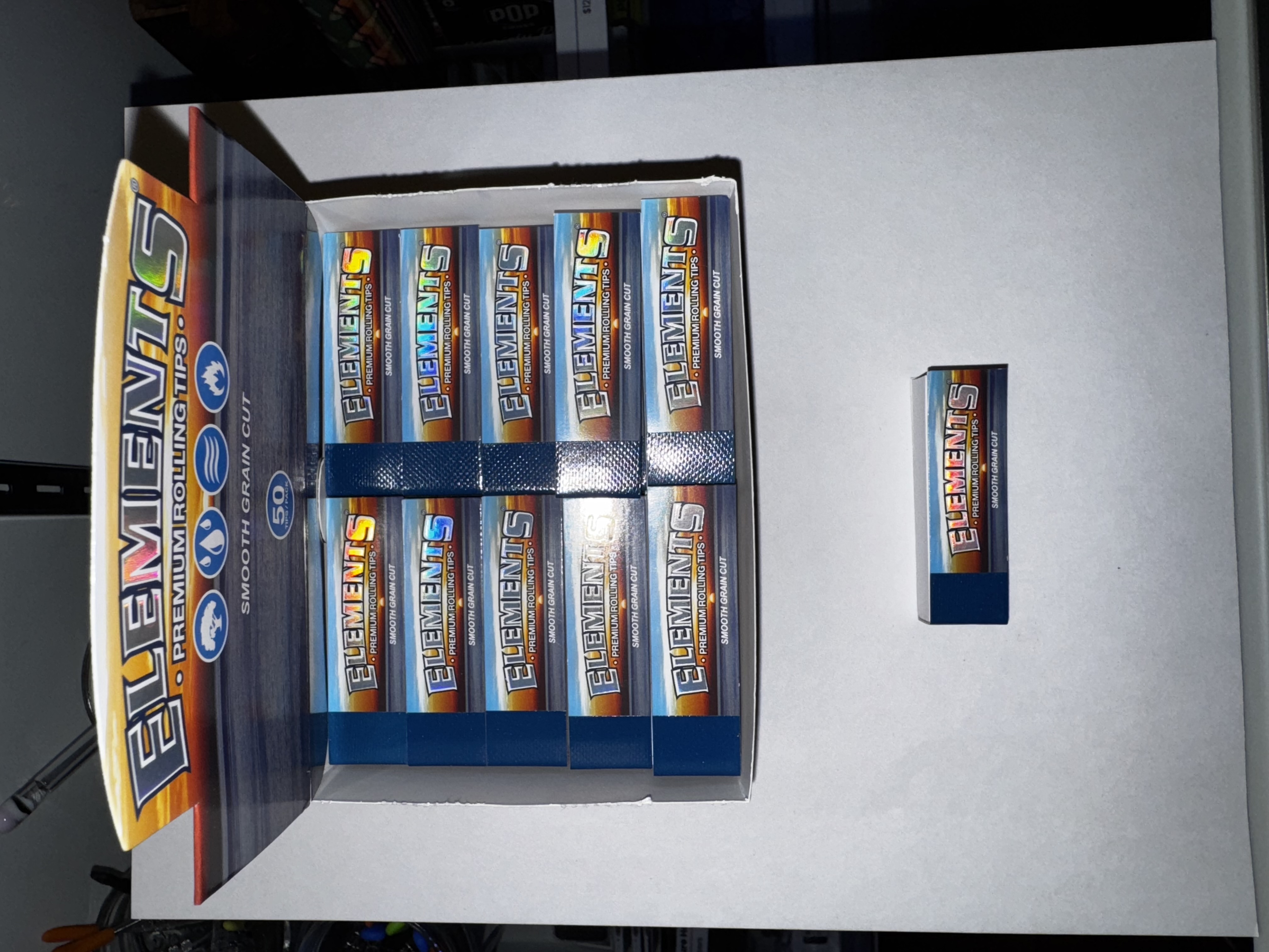 Photograph of product: Elements - PREMIUM ROLLING TIPS - Smoking Accessories