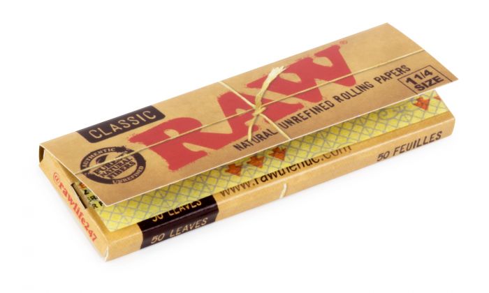 Photograph of product: 1 & 1/4 Classic Rolling Papers | 50ct