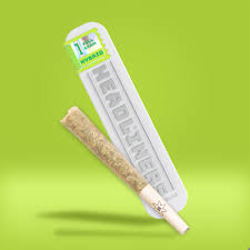 Photograph of product: Strawberry Chocolate | 1g Preroll | Headliners