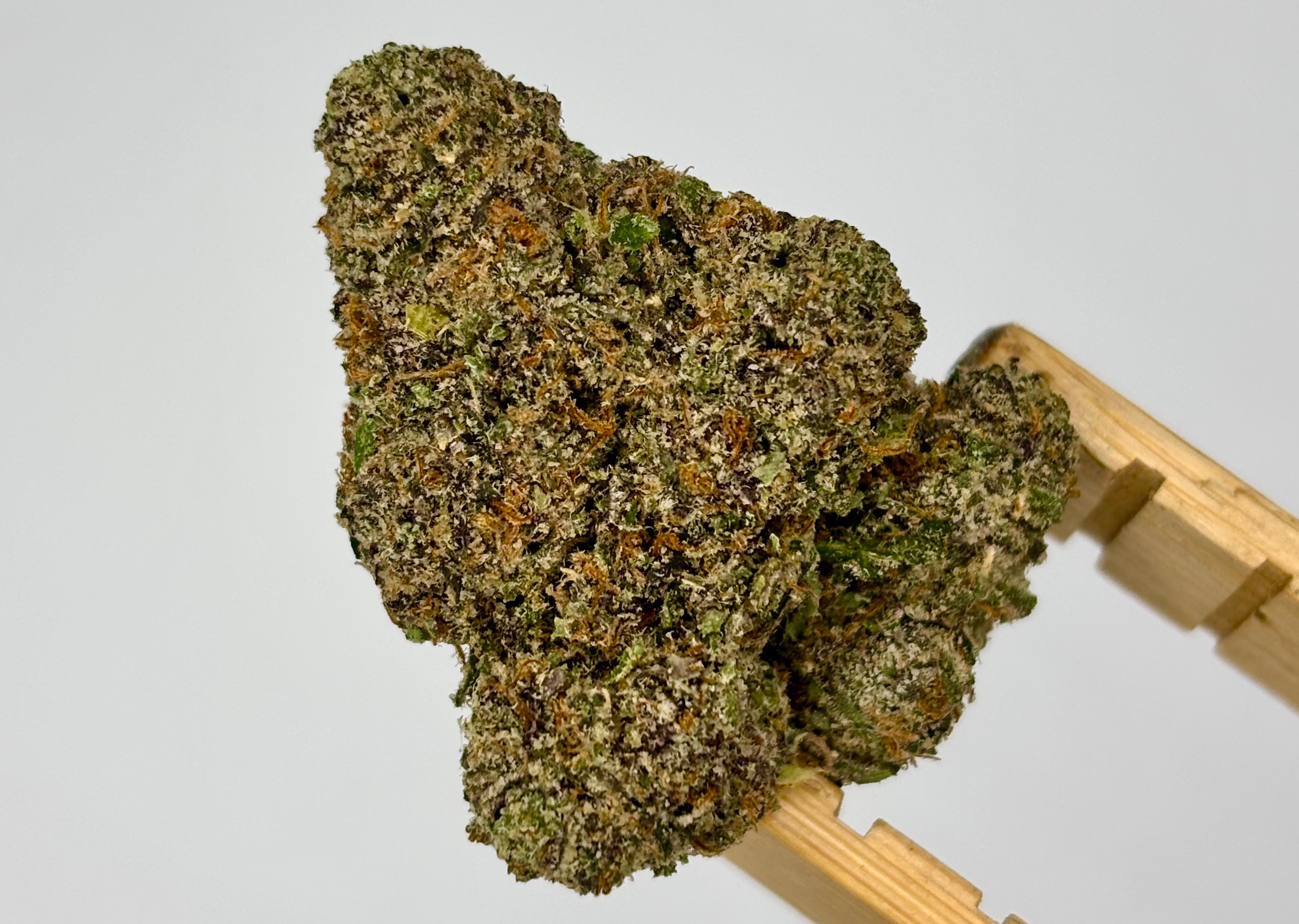Photograph of product: REDFOX OUID! | WHITE RUNTZ | BULK FLOWER - 28g